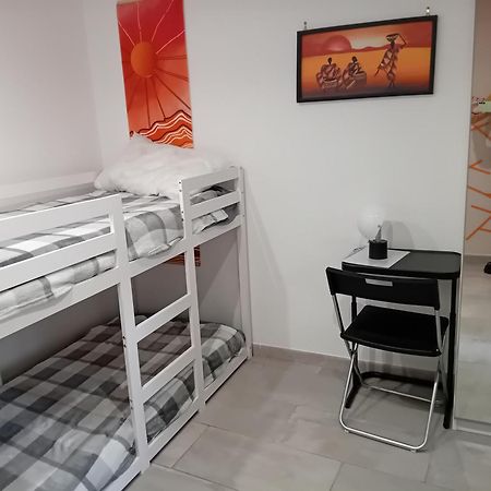 Room In Historical City Centre With Private Bathroom Катания Экстерьер фото