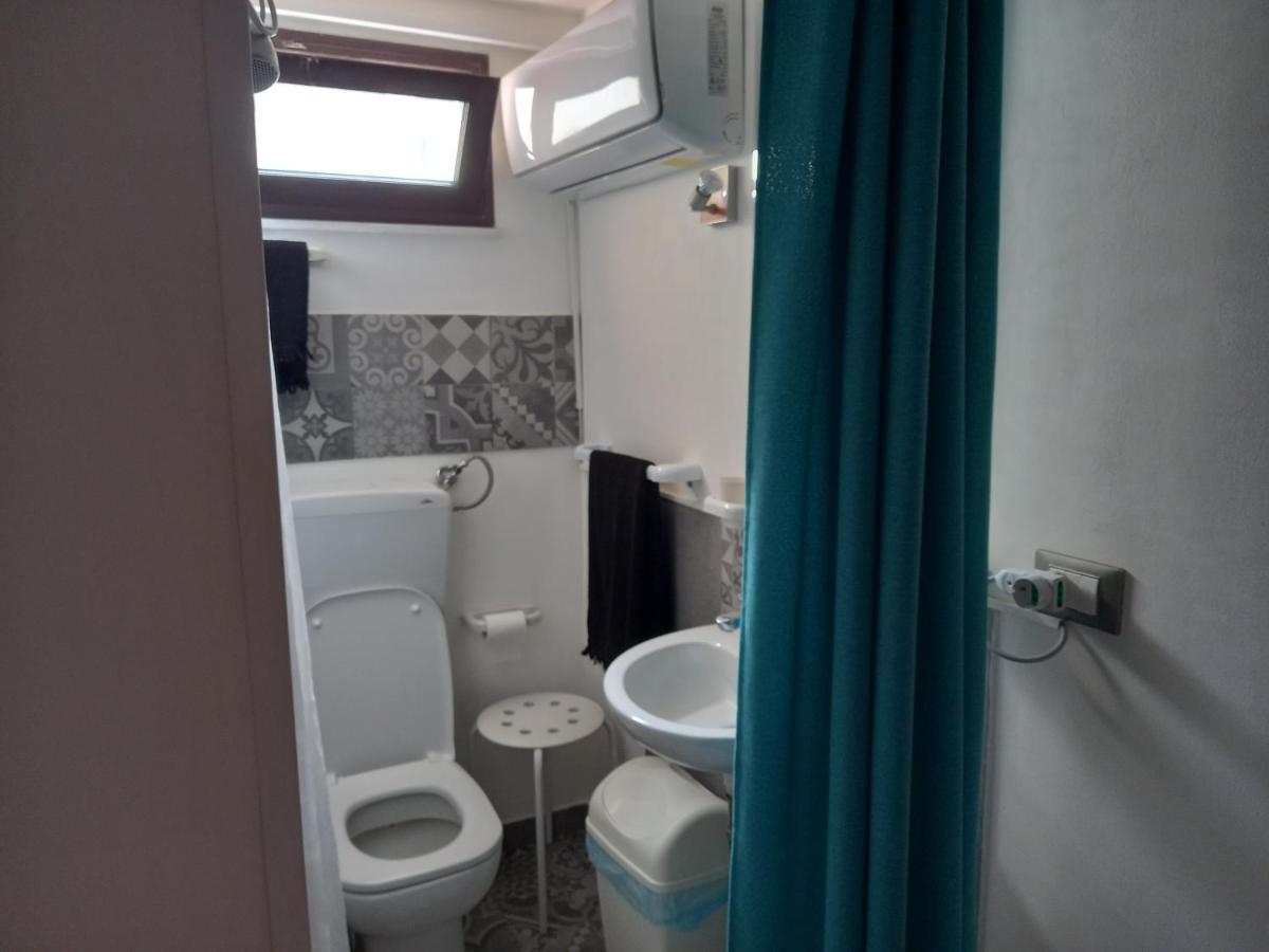 Room In Historical City Centre With Private Bathroom Катания Экстерьер фото